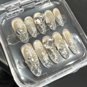 冰透渐变鎏金猫眼冰裂纹阳春白雪秋冬新款雪花蝴蝶碎钻美甲贴片