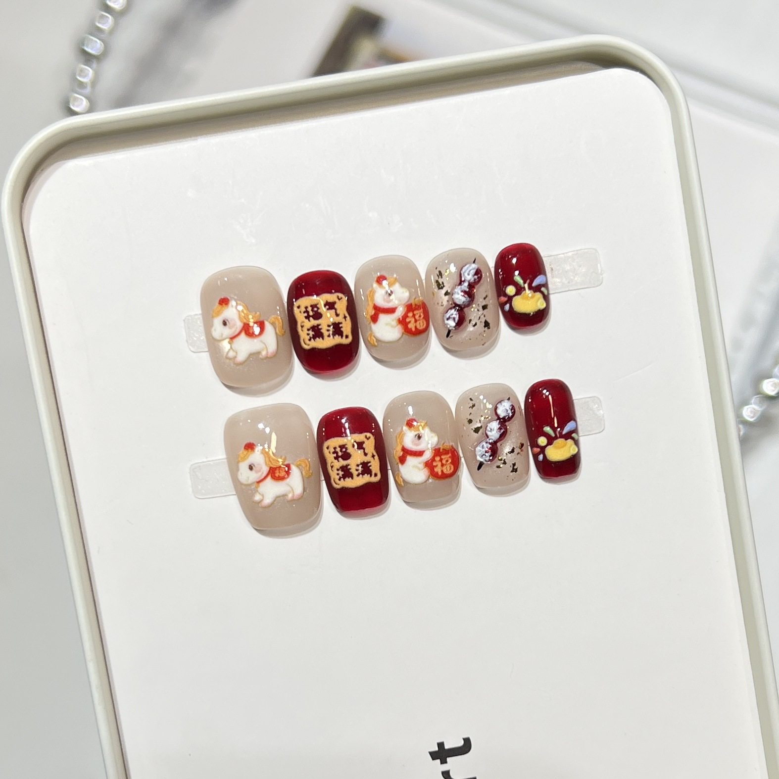 马年可爱美甲短款新年红色穿戴甲喜庆手工可拆卸日常通勤个性甲片,彩妆/香水/美妆工具,穿戴甲/甲片,淘宝优惠券,粉丝福利购,淘宝优惠卷