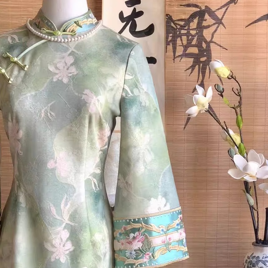 微笑向暖 新中式改良旗袍重工刺绣倒大袖收腰气质国风连衣裙2025