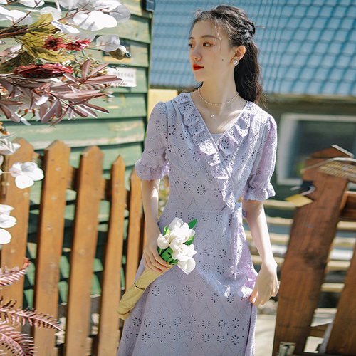 微笑向暖镂空交领短袖紫色连衣裙法式泡泡袖温柔风甜美桔梗裙夏季