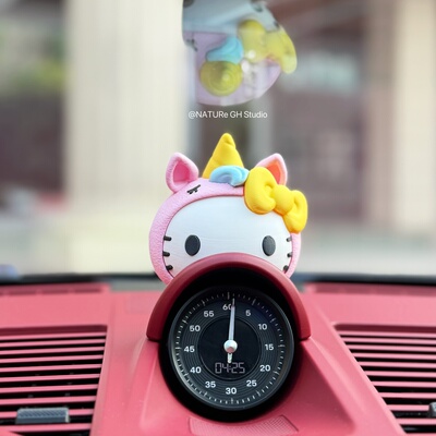 马年独角兽kitty保时捷帕拉梅拉罗盘问界帽子装饰汽车摆件卡宴911