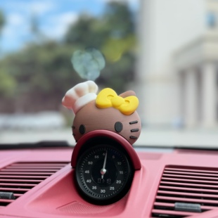 厨娘kitty保时捷911问界帽子罗盘秒表盘装饰汽车摆件帕拉梅拉卡宴