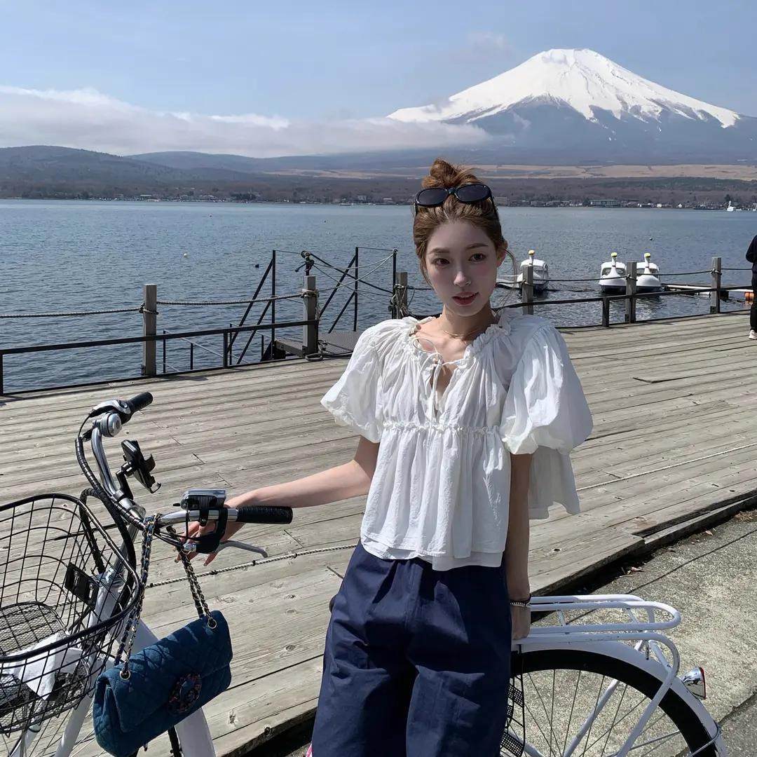 法式泡泡系带短袖衬衫