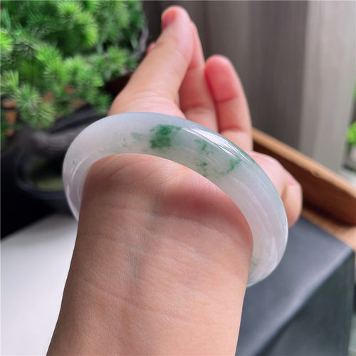9月新品 鸿玉翡翠56圈口冰种飘绿花正圈玉手镯女款正品14V40915
