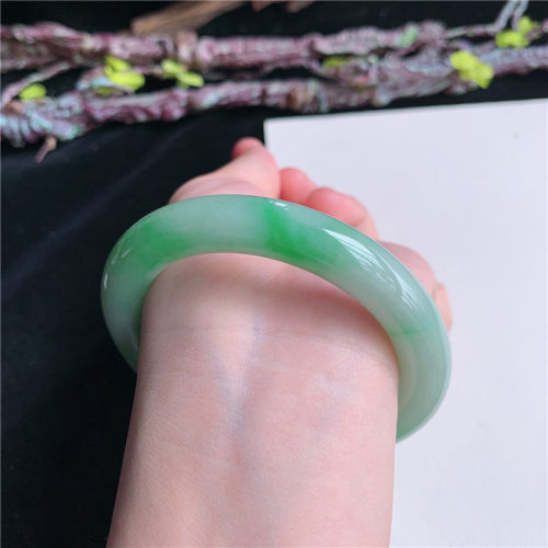 5月新品 鸿玉翡翠55圈口冰糯种飘阳绿圆条玉手镯女款正品9K30511