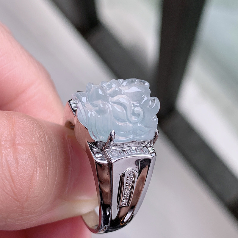 4月新品 鸿玉翡翠18k金镶嵌冰种起光白冰龙首精美戒指正品A940402