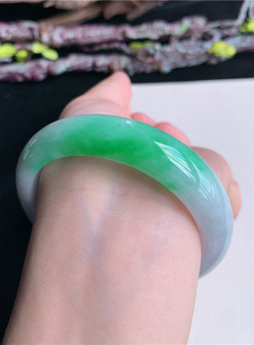 6月新品 鸿玉翡翠56圈口冰糯种飘阳绿正圈玉手镯女款正品41G50611