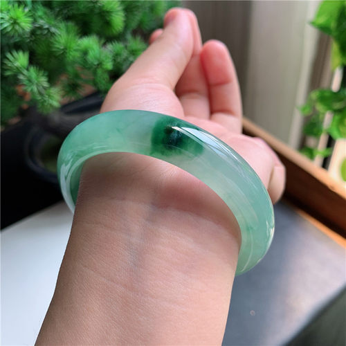 9月新品 鸿玉翡翠56圈口冰种飘绿花正圈玉手镯女款正品3F60909