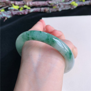 5月新品 鸿玉翡翠58圈口冰糯种飘绿花圆条玉手镯女款正品7X20528