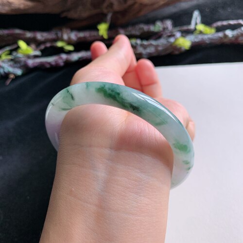 8月新品 鸿玉翡翠56圈口冰糯种飘绿花圆条玉手镯女款正品8A60812