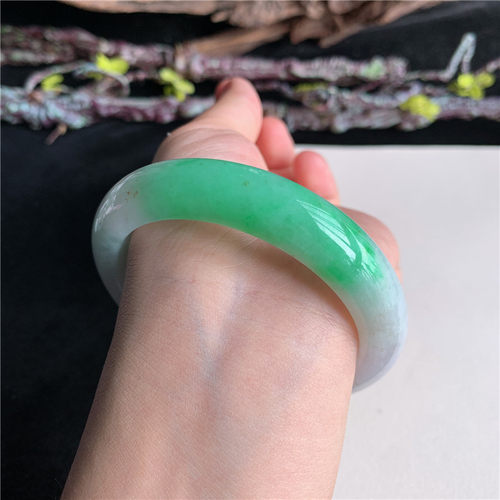 7月新品 鸿玉翡翠57圈口冰糯种飘阳绿正圈玉手镯女款正品33F70701