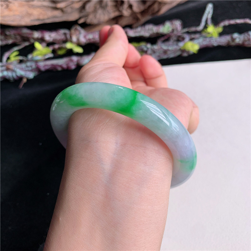 7月新品 鸿玉翡翠57圈口冰糯种紫底飘阳绿圆条玉手镯女款18R90714