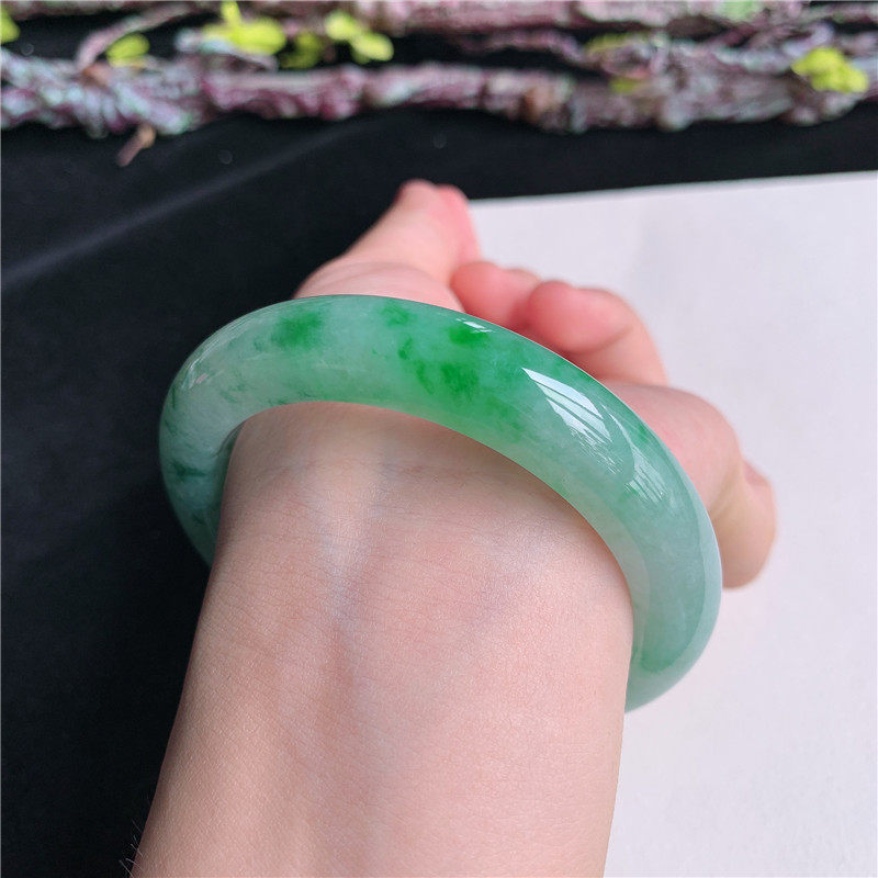5月新品 鸿玉翡翠55圈口冰糯种飘阳绿正圈玉手镯女款正品5Y40529
