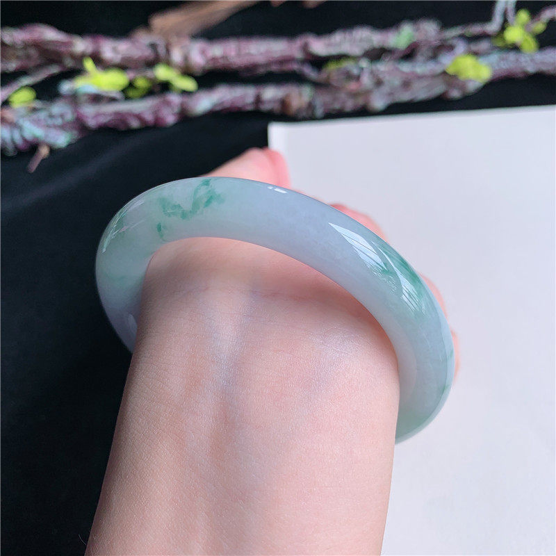 6月新品 鸿玉翡翠56圈口冰糯种紫底飘绿花圆条玉手镯女款4G80602