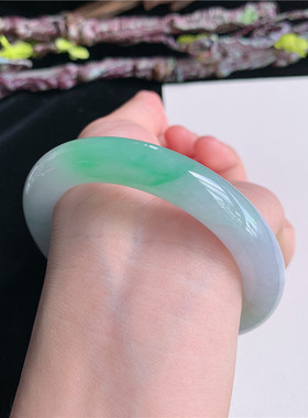 5月新品 鸿玉翡翠56圈口冰糯种飘阳绿圆条玉手镯女款正品10H70523