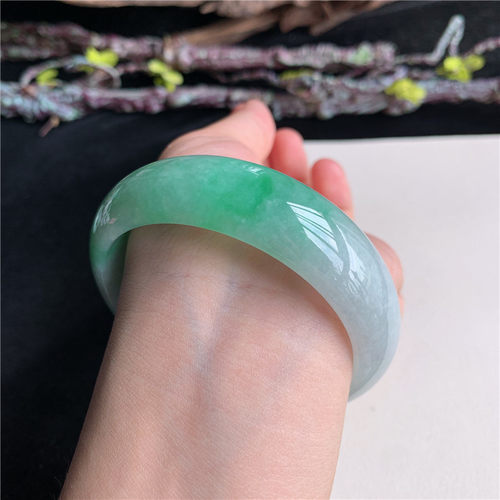 7月新品 鸿玉翡翠58圈口冰糯种飘阳绿正圈玉手镯女款正品4W40701