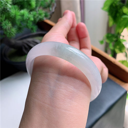8月新品 鸿玉翡翠58圈口冰糯种飘绿正圈玉手镯女款正品5F70829