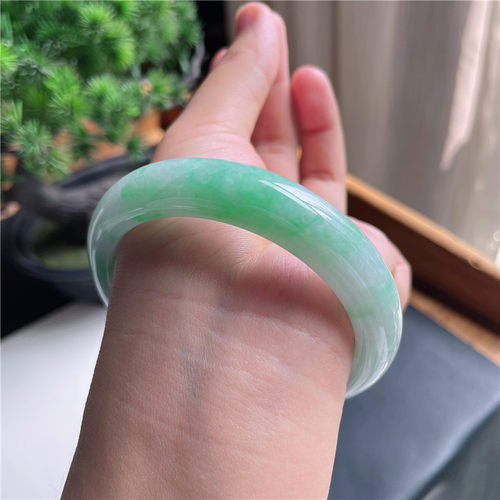 9月新品 鸿玉翡翠57圈口冰糯种飘阳绿正圈玉手镯女款正品19F70917