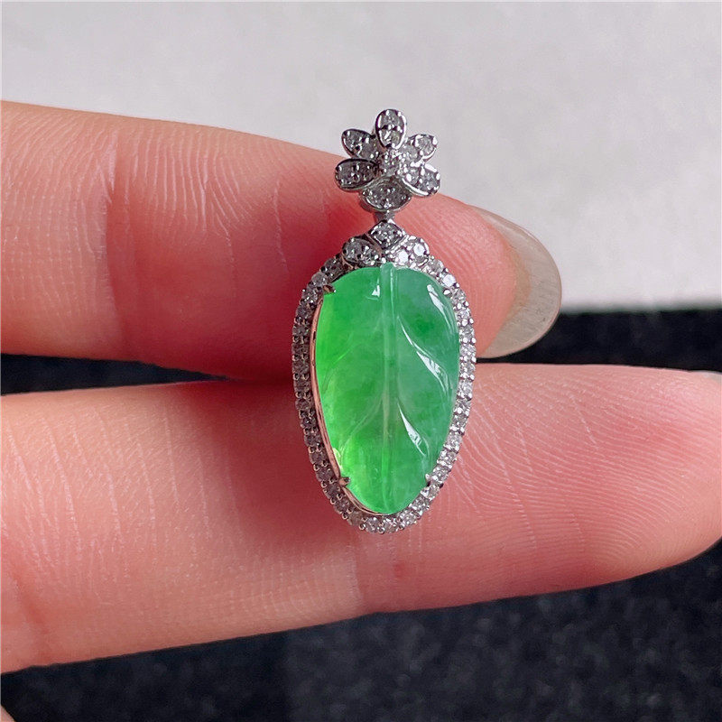 9月新品 鸿玉翡翠18k金镶嵌冰糯种满色满绿金枝玉叶吊坠 A880923图片