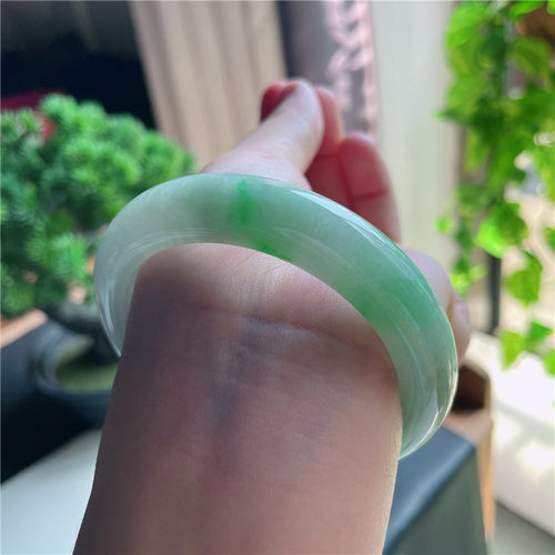 10月新品 鸿玉翡翠54圈口冰糯种飘阳绿正圈玉手镯女款正品5S21010