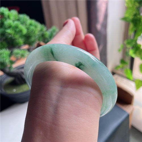 10月新品 鸿玉翡翠60圈口冰糯种飘绿花正圈玉手镯女款正品6D11013