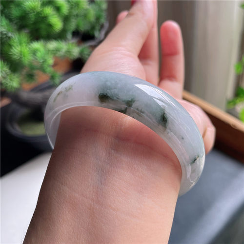 9月新品 鸿玉翡翠56圈口冰糯种飘绿花正圈玉手镯女款正品6Y90919