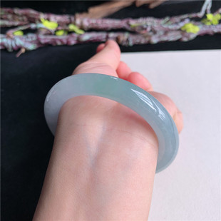 6月新品 鸿玉翡翠54圈口冰糯种飘绿圆条玉手镯女款正品4D10610