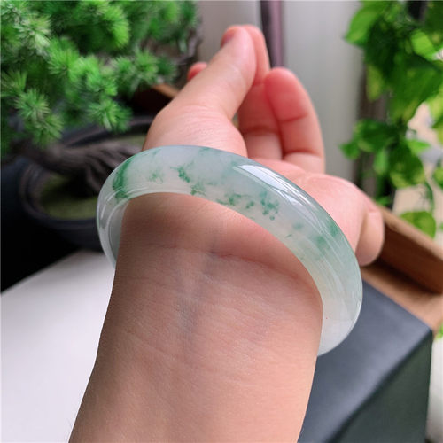 8月新品 鸿玉翡翠57圈口冰种飘绿花正圈玉手镯女款正品47B90828