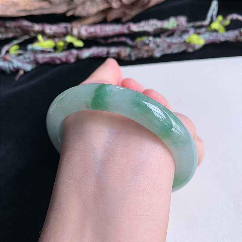 6月新品 鸿玉翡翠60圈口冰糯种飘绿花正圈玉手镯女款正品2C10529
