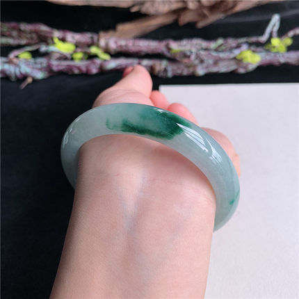 6月新品 鸿玉翡翠57圈口冰糯种飘绿花正圈玉手镯女款正品3W40610
