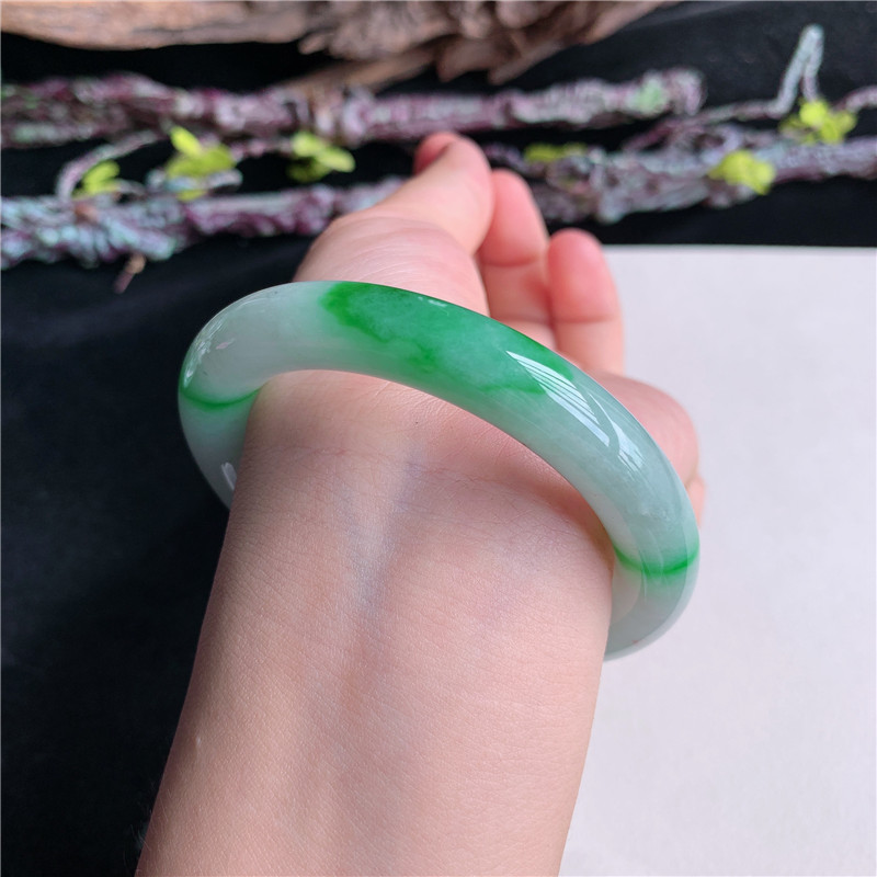 7月新品 鸿玉翡翠54圈口冰糯种飘阳绿圆条玉手镯女款正品4T20717