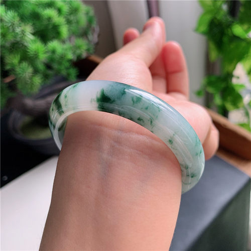 9月新品 鸿玉翡翠53圈口冰种飘绿花正圈玉手镯女款正品2E90901