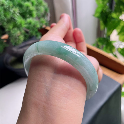 9月新品 鸿玉翡翠58圈口冰种飘绿花正圈玉手镯女款正品5Q70903