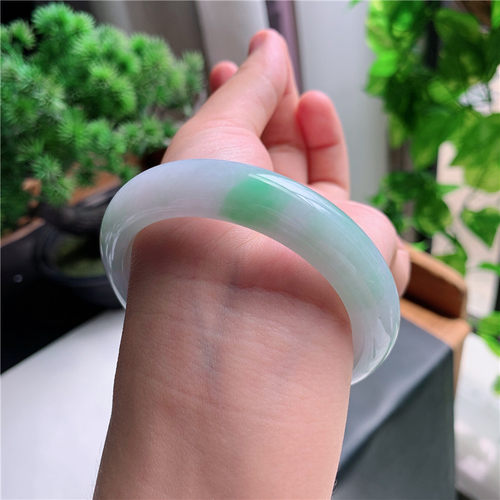 9月新品 鸿玉翡翠56圈口冰糯种飘阳绿正圈玉手镯女款正品2V40907