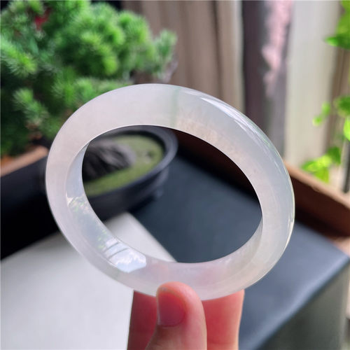 9月新品 鸿玉翡翠52圈口冰种白冰飘绿正圈玉手镯女款正品146L7092