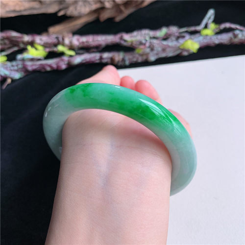 5月新品 鸿玉翡翠57圈口冰糯种飘阳绿圆条玉手镯女款正品24F70515