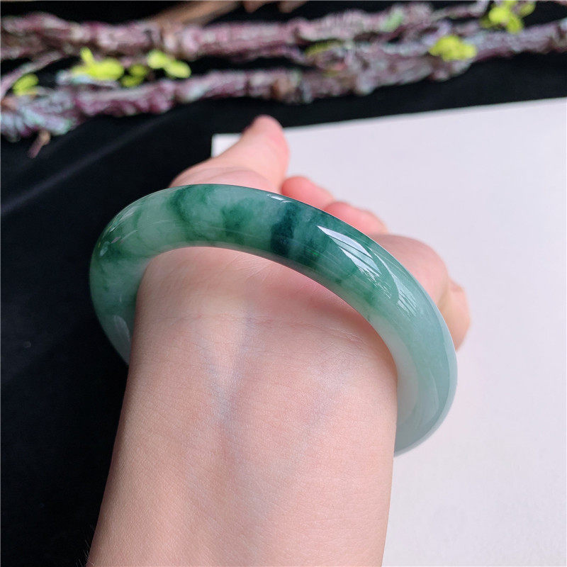 6月新品 鸿玉翡翠55圈口冰糯种飘绿花圆条玉手镯女款正品5C10530
