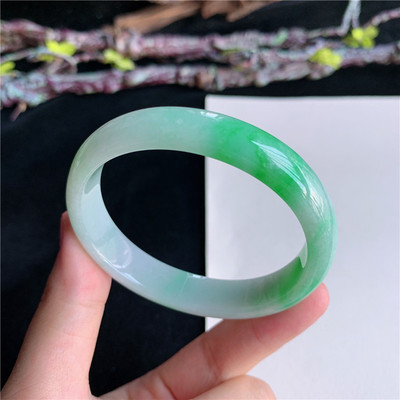 7月新品 鸿玉翡翠53圈口冰糯种飘阳绿贵妃玉手镯女款正品13V30702