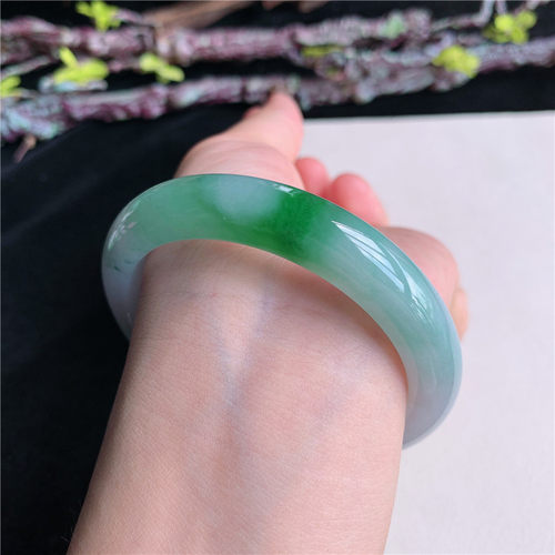 6月新品 鸿玉翡翠56圈口冰糯种飘阳绿正圈玉手镯女款正品95B90624