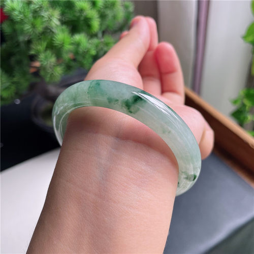 9月新品 鸿玉翡翠55圈口冰种飘绿花正圈玉手镯女款正品11G60904