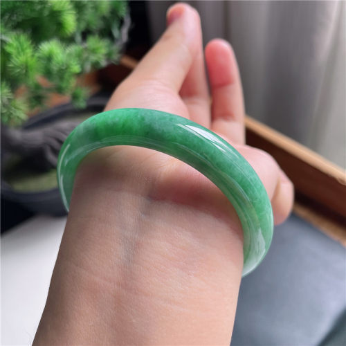 9月新品 鸿玉翡翠55圈口冰糯种飘阳绿正圈玉手镯女款正品2G40917