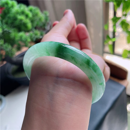 9月新品 鸿玉翡翠55圈口冰糯种飘绿花正圈玉手镯女款正品11S20911