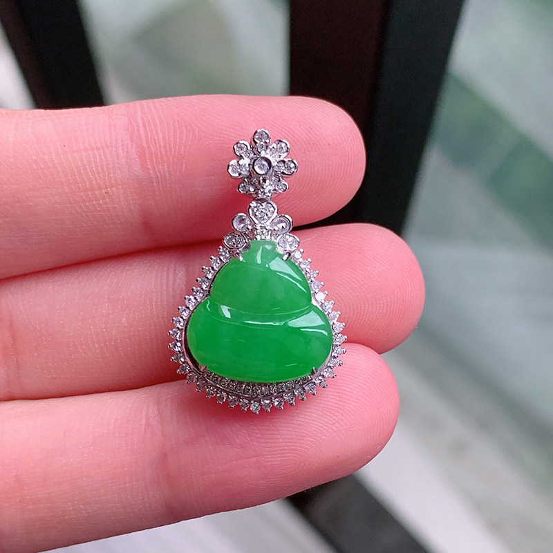 4月新品 鸿玉翡翠18k金镶嵌冰糯种满绿阳绿招财葫芦吊坠 A880408