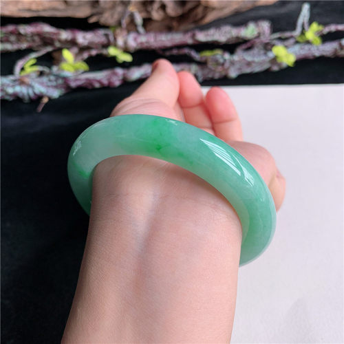8月新品 鸿玉翡翠56圈口冰糯种飘阳绿正圈玉手镯女款正品8H70805