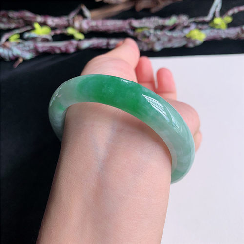 7月新品 鸿玉翡翠54圈口冰糯种飘阳绿正圈玉手镯女款正品1B30703