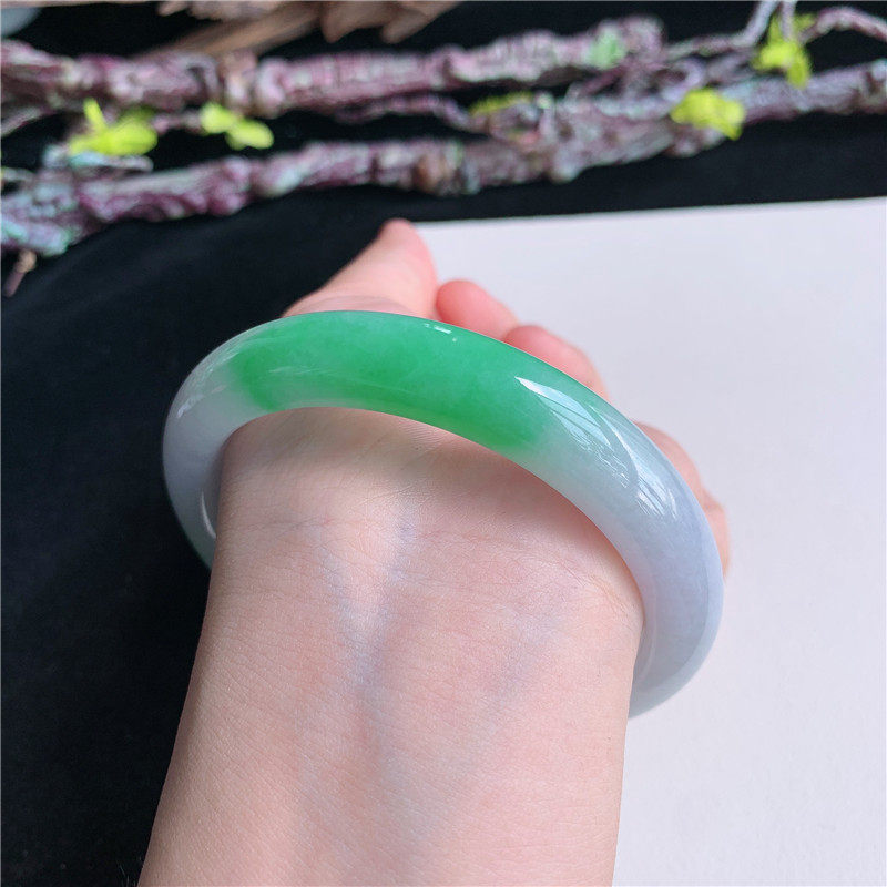 5月新品 鸿玉翡翠61圈口冰糯种飘阳绿正圈玉手镯女款正品28L50525