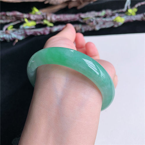 6月新品 鸿玉翡翠56圈口冰糯种阳绿色正圈玉手镯女款正品31M50629