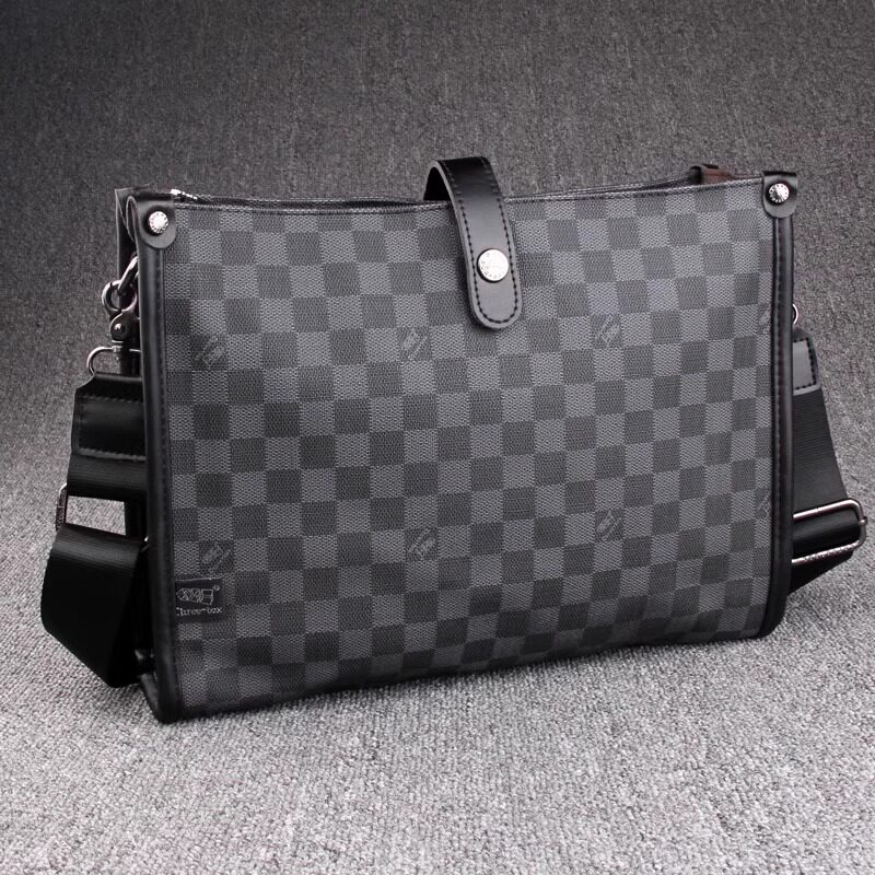 香港代购新款真皮斜挎包男士通勤商务大容量单肩包格子单肩包男包