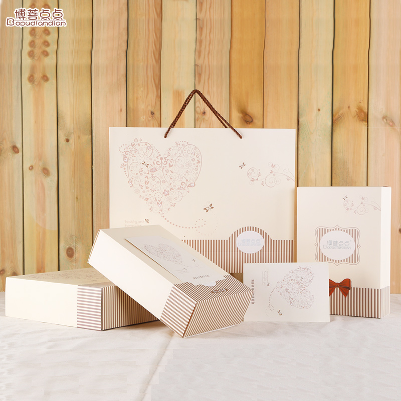 Coffret cadeau pour bébé - Vêtements + Fournitures - Ref 1952248 Image 3