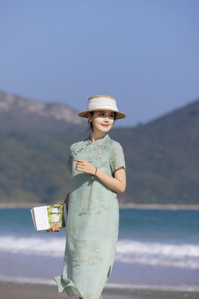 新中式改良旗袍苎麻连衣裙高考送考绿色薄款夏季国风刺绣高端棉麻